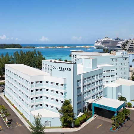 Courtyard By Marriott Nassau Downtown/Junkanoo Beach Екстериор снимка