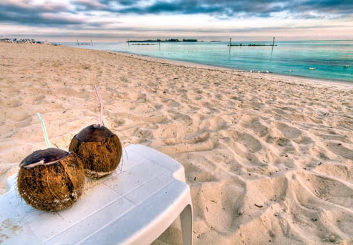 Courtyard By Marriott Nassau Downtown/Junkanoo Beach Екстериор снимка