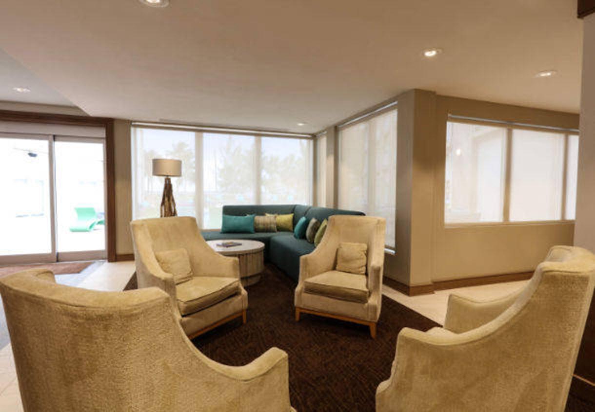 Courtyard By Marriott Nassau Downtown/Junkanoo Beach Екстериор снимка