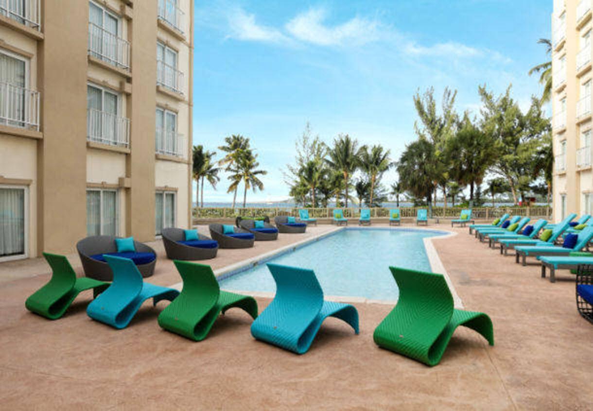 Courtyard By Marriott Nassau Downtown/Junkanoo Beach Екстериор снимка
