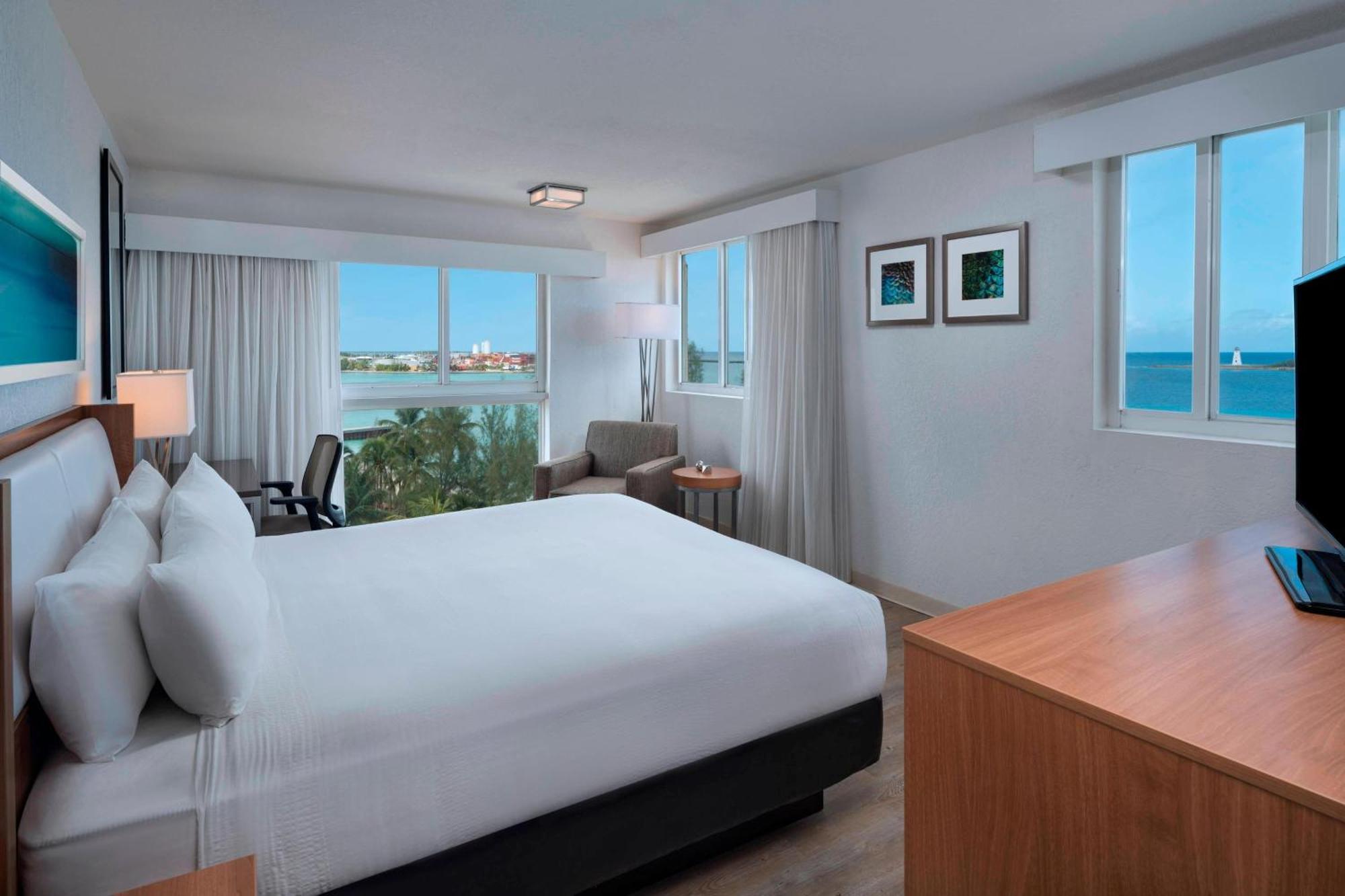 Courtyard By Marriott Nassau Downtown/Junkanoo Beach Екстериор снимка