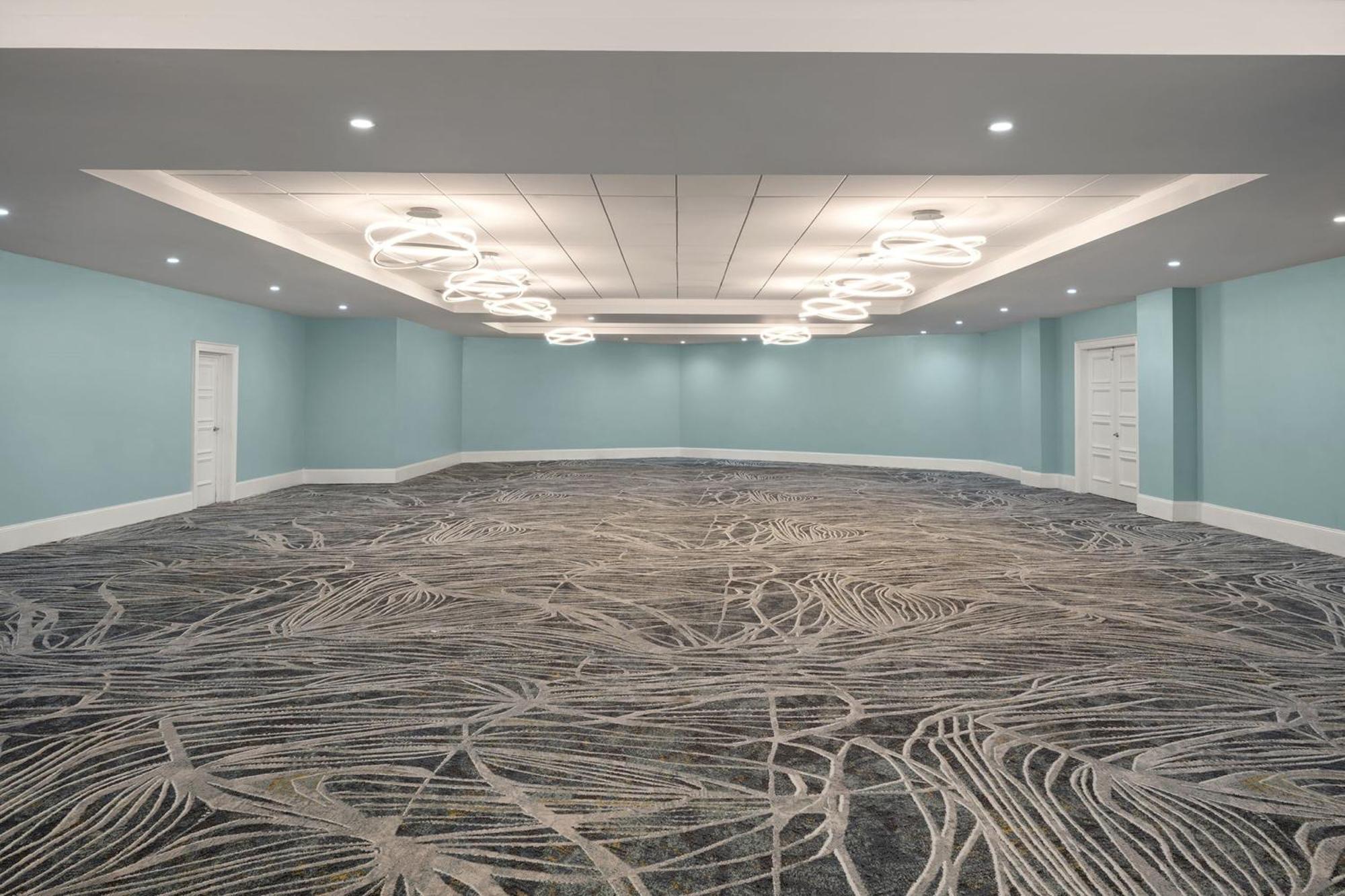 Courtyard By Marriott Nassau Downtown/Junkanoo Beach Екстериор снимка