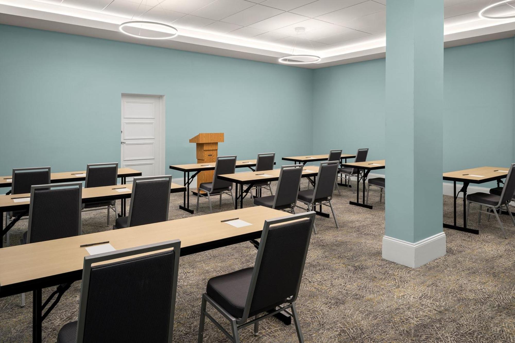 Courtyard By Marriott Nassau Downtown/Junkanoo Beach Екстериор снимка