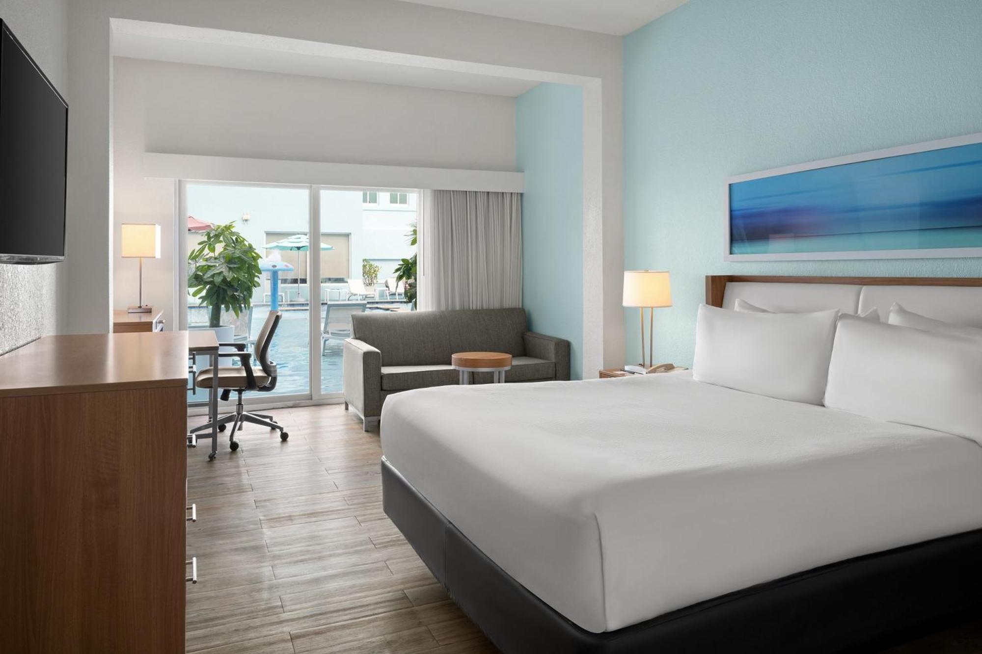 Courtyard By Marriott Nassau Downtown/Junkanoo Beach Екстериор снимка