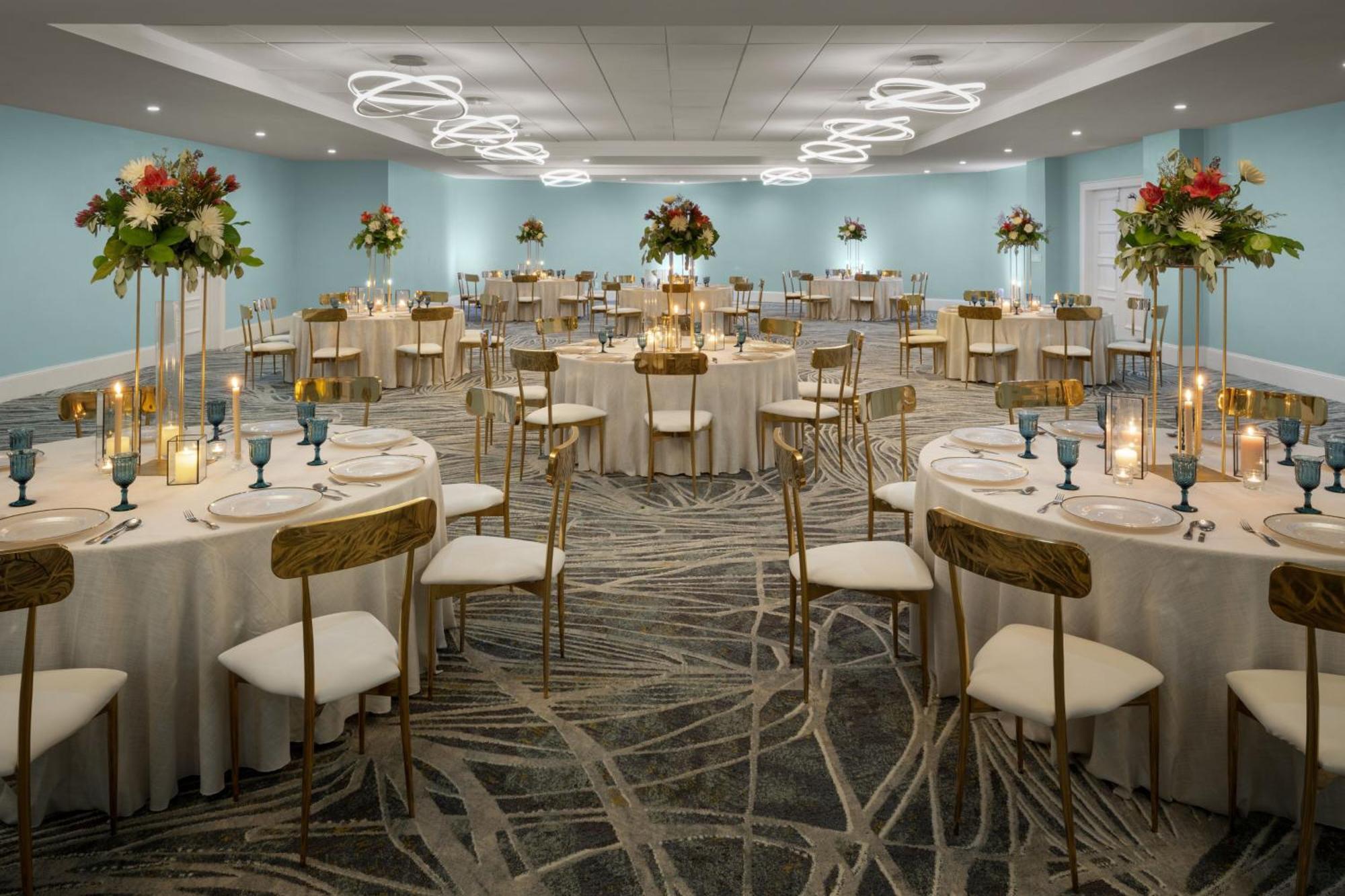 Courtyard By Marriott Nassau Downtown/Junkanoo Beach Екстериор снимка