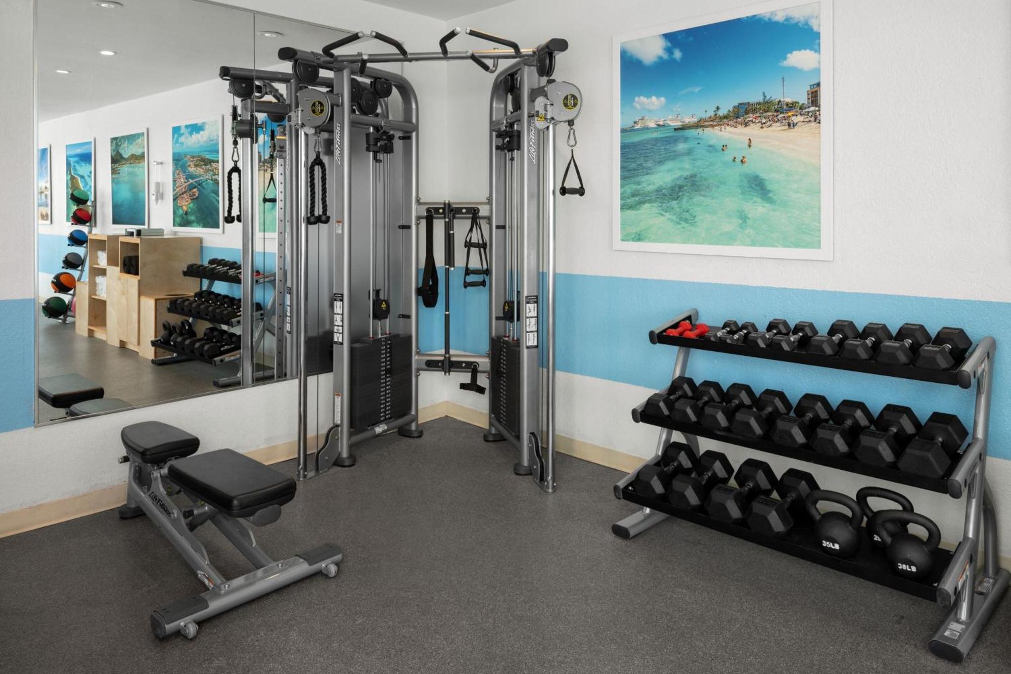 Courtyard By Marriott Nassau Downtown/Junkanoo Beach Екстериор снимка