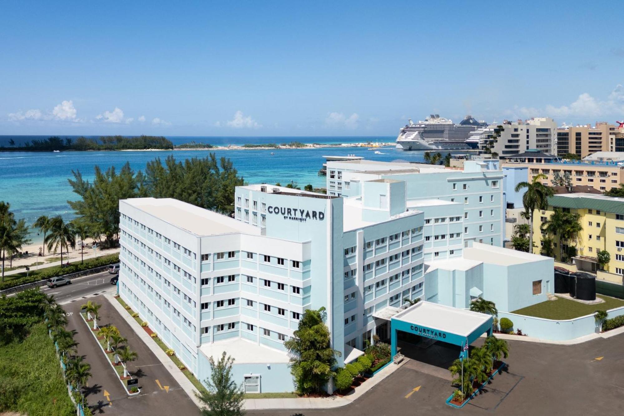 Courtyard By Marriott Nassau Downtown/Junkanoo Beach Екстериор снимка