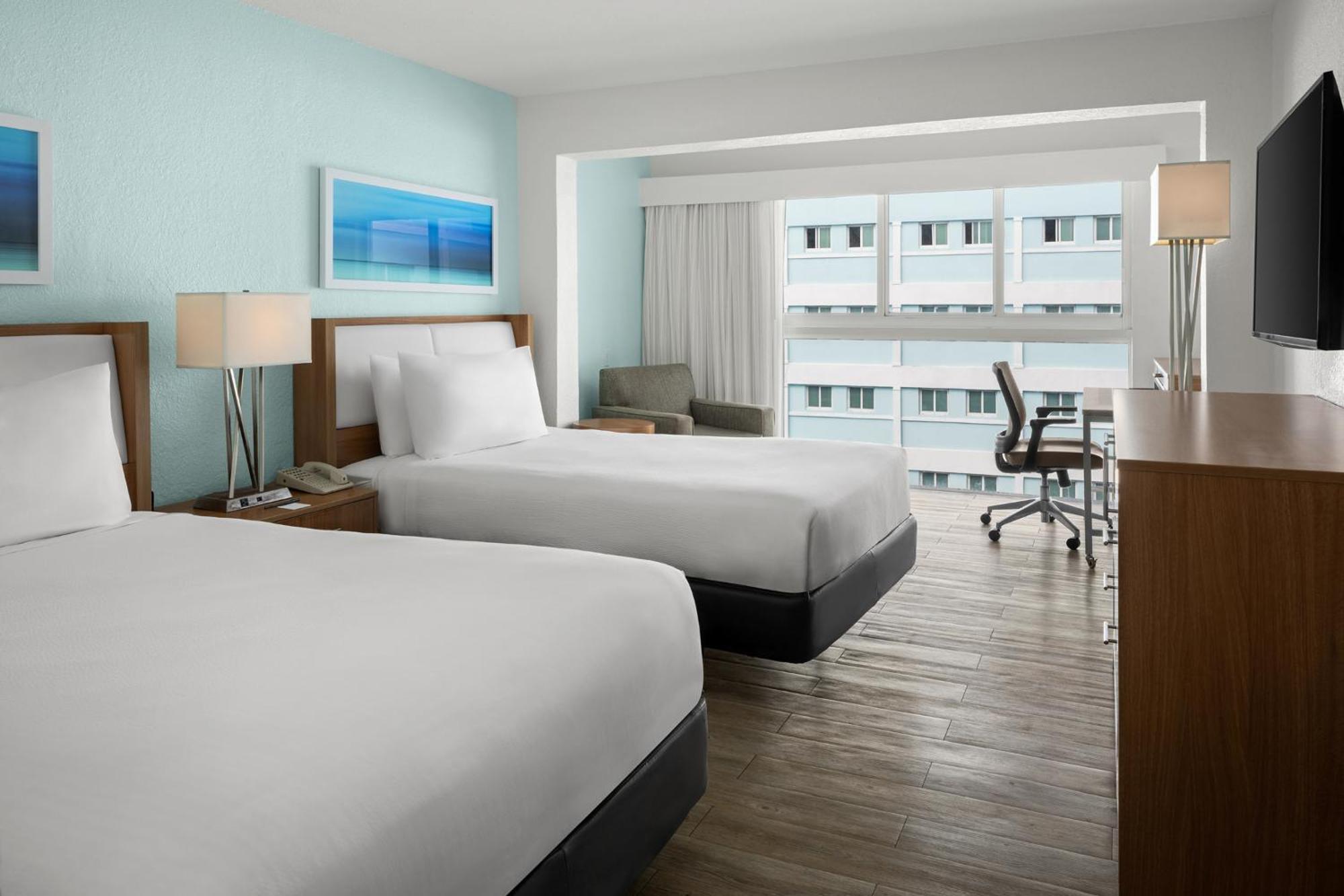 Courtyard By Marriott Nassau Downtown/Junkanoo Beach Екстериор снимка