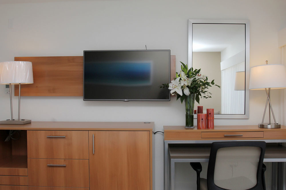 Courtyard By Marriott Nassau Downtown/Junkanoo Beach Екстериор снимка