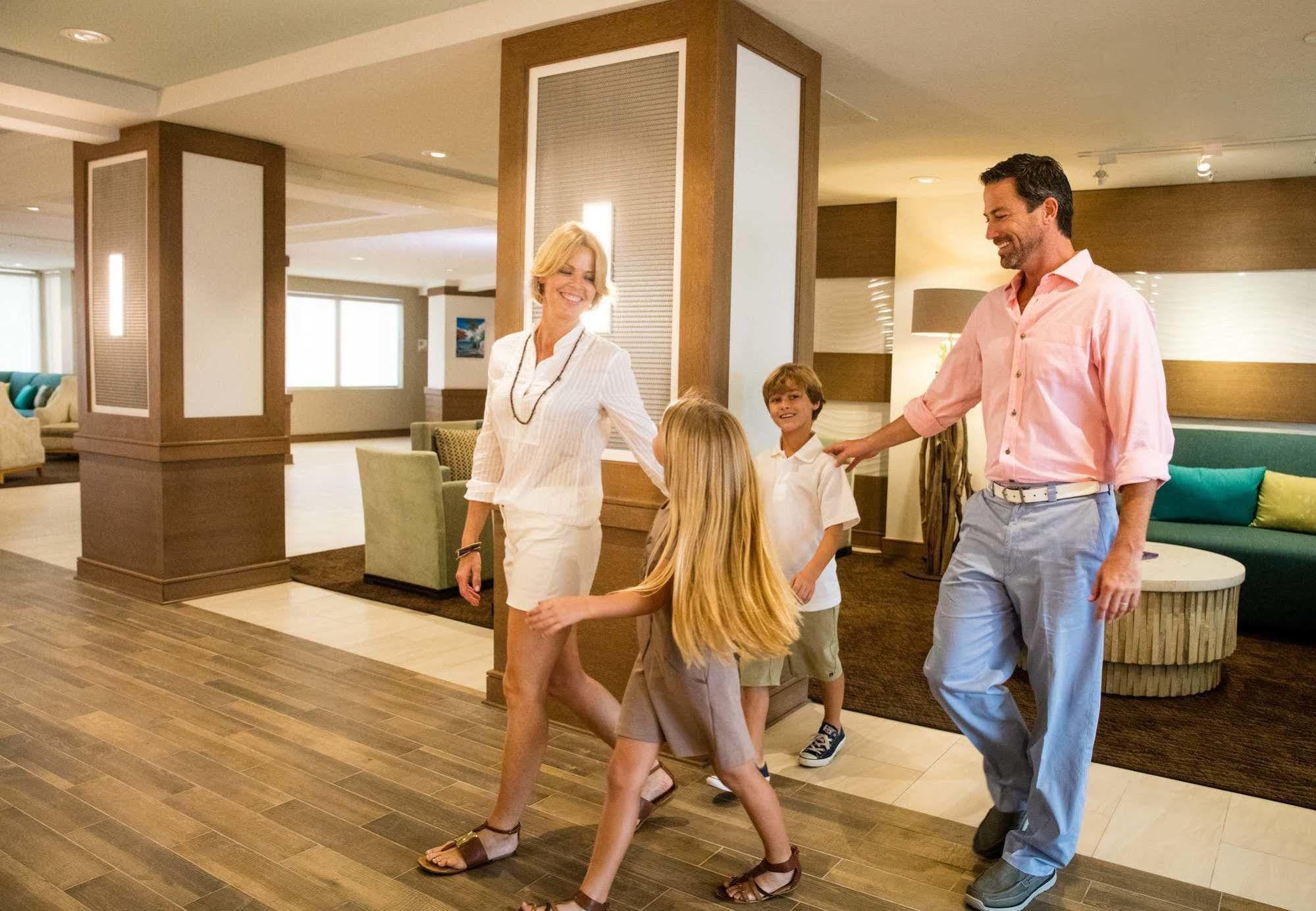 Courtyard By Marriott Nassau Downtown/Junkanoo Beach Екстериор снимка